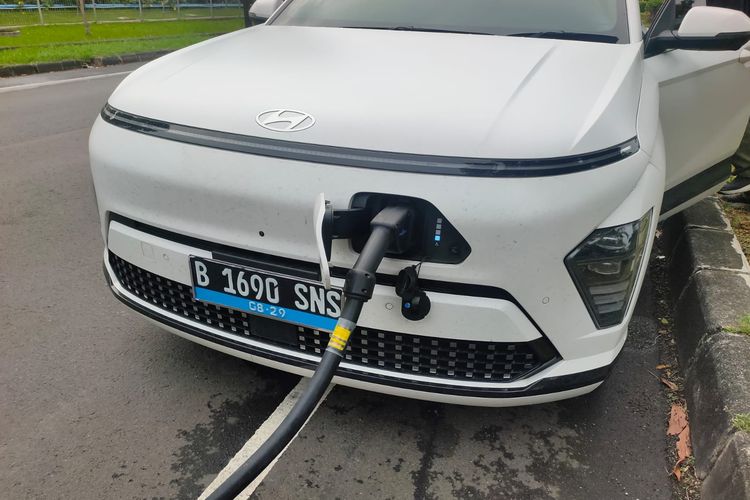 Hyundai, mobil listrik, Mudik Lebaran, Hyundai Motor Company, Hyundai Motors Indonesia (HMID), mobile charging, Vehicle-to-Load, Bukan Sembarang V2L, Mobile Charging Hyundai Pakai Alat Khusus