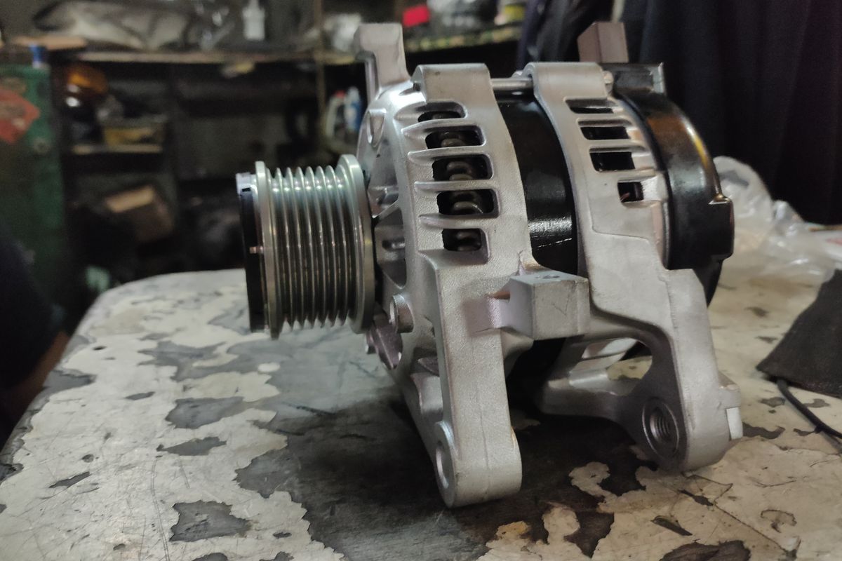 perbaikan alternator, Alternator mobil, tanda alternator bermasalah, bengkel alternator terpercaya, Kenali Tanda Alternator Mobil Bermasalah