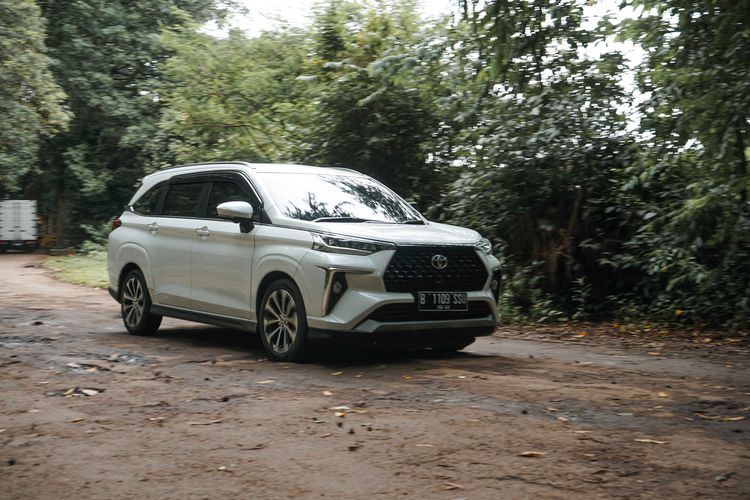 Rocky Hybrid, Daihatsu Rocky Hybrid, GIIAS 2025, mobil hybrid, Mobil Hybrid, Daihatsu Rocky e-Smart Hybrid, Ada Daihatsu Rocky Hybrid, Kapan Toyota Luncurkan Veloz Hybrid?