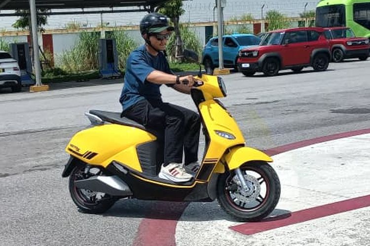 Marc Marquez, motor listrik, stok BBM, mobil matik, Populer Otomotif, artikel terpopuler, pajak tahunan, VinFast, Mitsubishi Destinator, Vento S, VinFast Vento S, Marquez Batal Liburan di Lombok