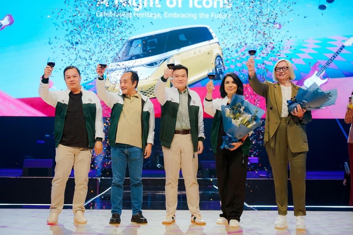 Warisi DNA VW Kombi Legendaris, Volkswagen Rayakan Kehadiran ID. BUZZ lewat Malam Apresiasi “A Night of Icons”