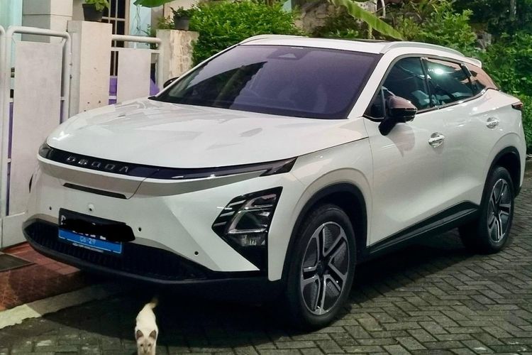 Wuling Cloud EV, Chery Omoda E5, mobil listrik, teknologi fast charging, Persaingan Mobil Listrik Menengah: Wuling Cloud EV vs Chery Omoda E5