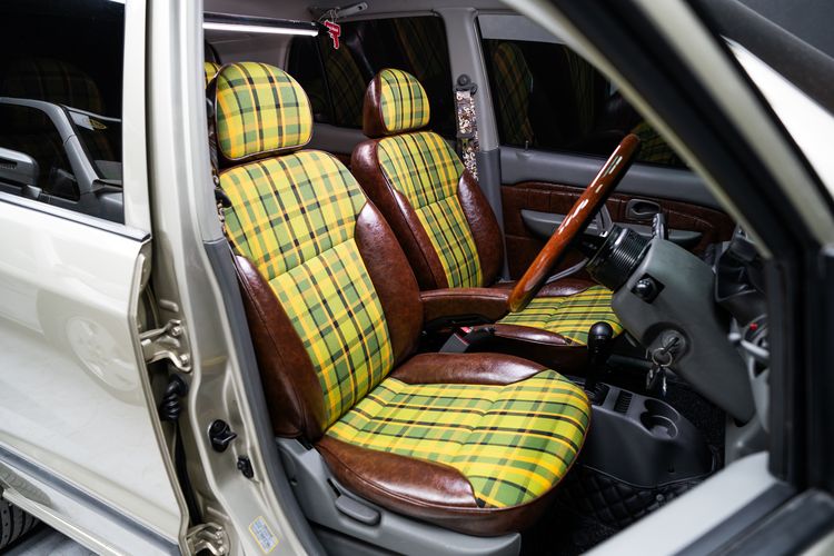 modifikasi interior mobil, pemasangan arm rest, kenyamanan mengemudi, biaya arm rest, Pasang Arm Rest di Jok Mobil mulai Rp 500.000, Ada Syaratnya