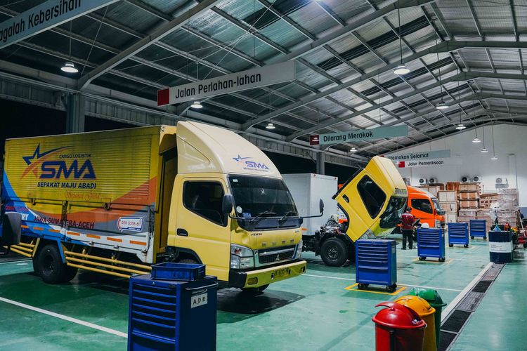 logistik, Bengkel Siaga, Fuso, Dukung Sektor Logistik, KTB Sediakan Bengkel Siaga 24 Jam