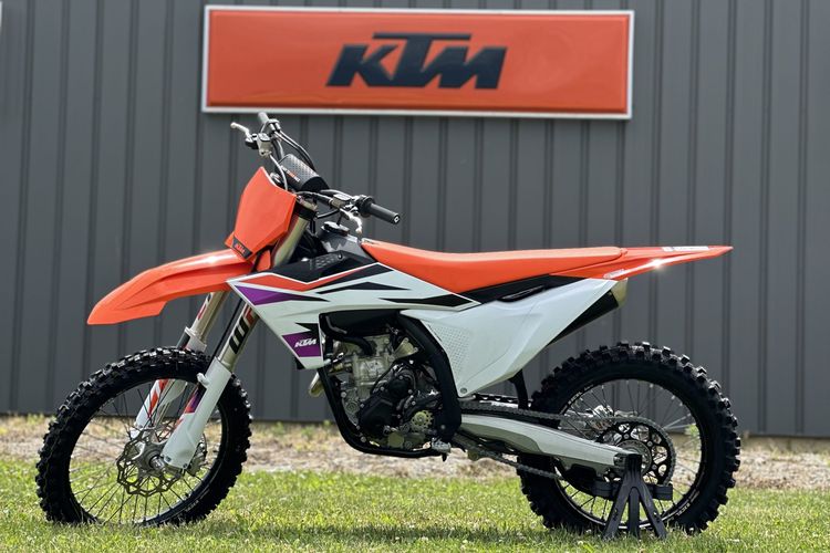 motor trail, viral, kunjungan kerja, special engine, Wali Kota Pekanbaru, Agung Nugroho, Unggahan Viral, Wali Kota Pekanbaru Kunjungan Kerja Naik Motor Trail