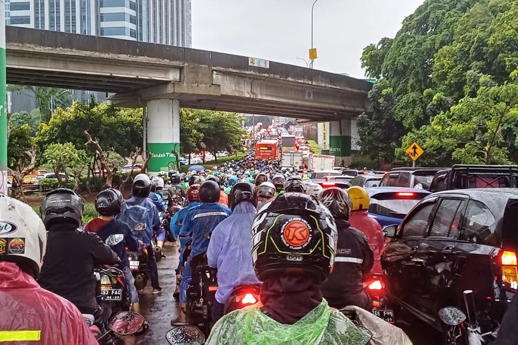 Kemacetan, jalan tb simatupang, T.B. Simatupang, jakarta selatan, Jalan TB Simatupang: Cerita di Balik Kemacetan