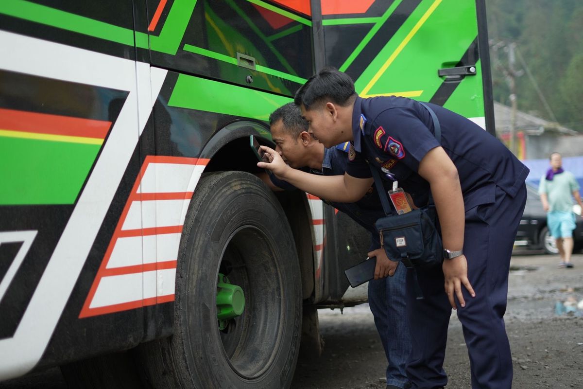 Panduan Keselamatan Berkendara untuk Sopir Truk dan Bus