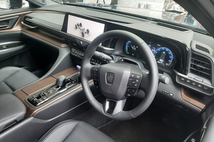 FCEV, Toyota Crown FCEV, mobil listrik, mobil hidrogen, Pakar Otomotif: Mobil Hidrogen Lebih Unggul Dibanding Mobil Listrik