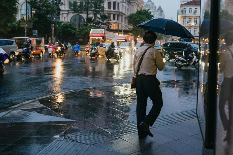 mobil tersambar petir, penangkal petir mobil, teknologi penangkal petir, Ada Potensi Mobil Tersambar Petir, Perlukah Pasang Penangkal Aktif?