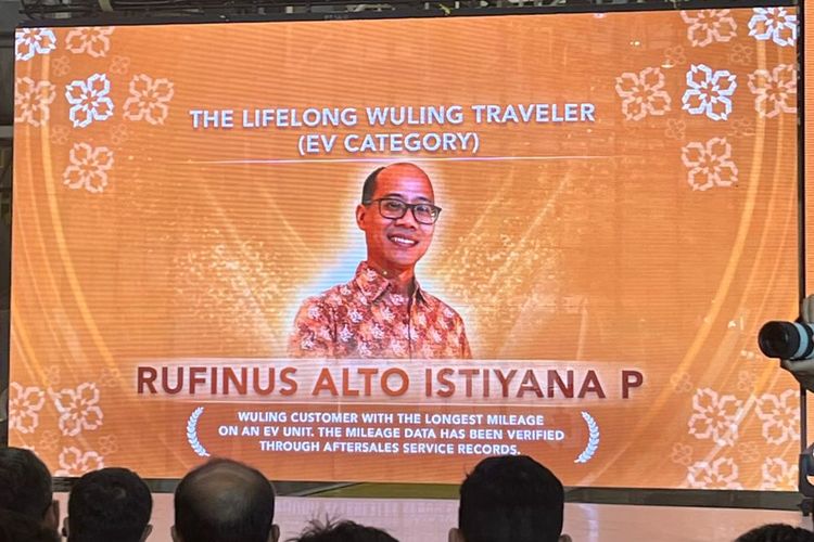 Rufinus Alto Istiyana, Wuling Air EV, jarak tempuh terjauh, Wuling Air ev, penghargaan Lifelong Wuling Traveler, Rufinus Alto Istiyana: 160.000 km Bersama Wuling Air EV Long Range