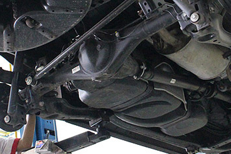 tangki bensin berkarat, efek karat pada tangki bensin, mobil injeksi modern, Efek Tangki Bensin Berkarat pada Sistem Injeksi Modern