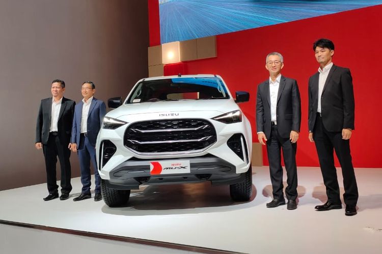 Isuzu New MU-X, GIIAS 2025, SUV modern, performan tangguh, Peluncuran Isuzu New MU-X 4WD: Desain dan Performa Tangguh
