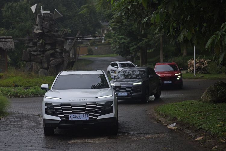 industri otomotif, Jetour Motor Indonesia, Ranggy Radiansyah, persaingan mobil, Persaingan Ketat Merek Mobil China di Indonesia