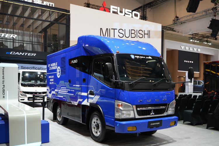 Fuso, Mitsubishi Fuso, GIIAS 2025, fuso, Mitsubishi fuso, kendaraan listrik, 55 Tahun Fuso, Refleksi 55 Tahun Perjalanan Mitsubishi Fuso Hadir di GIIAS 2025