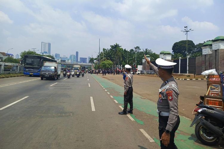 unjuk rasa, Gedung DPR, ojol, aksi unjuk rasa, demo ojol, rekayasa lalu lintas, Ada Demo Ojol Hari Ini, Hindari Kawasan Gedung DPR