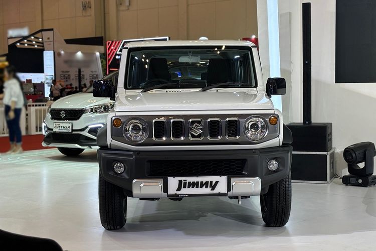 jimny, suzuki jimny, jimny 5 pintu, suzuki jimny 5 pintu, suzuki jimny 3 pintu harga, Komparasi Suzuki Jimny 3 Pintu vs Jimny 5 Pintu: Kembar Beda Karakter