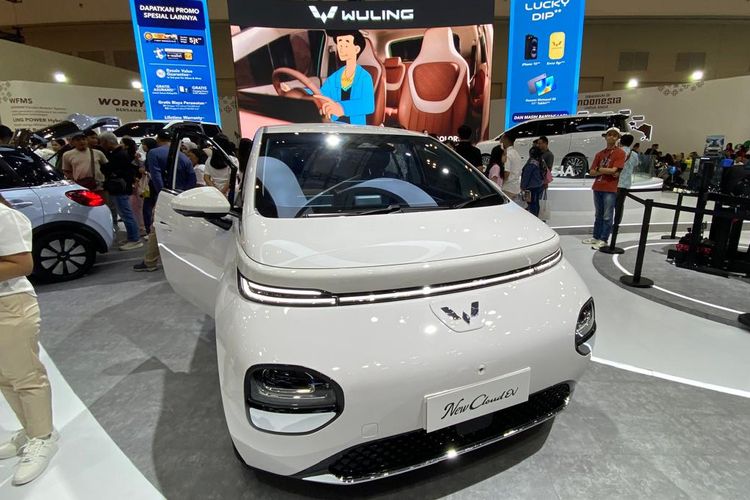 Wuling Cloud EV, Chery Omoda E5, mobil listrik, teknologi fast charging, Persaingan Mobil Listrik Menengah: Wuling Cloud EV vs Chery Omoda E5