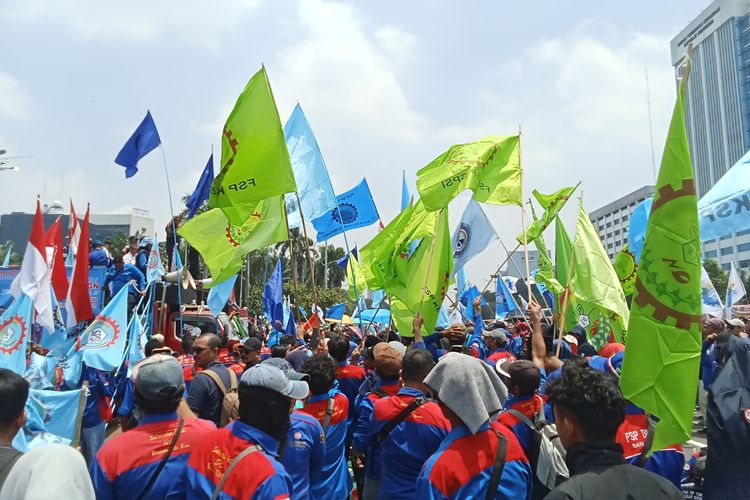 transjakarta, LCGC, Shell, Demo buruh, bahan bakar, Daihatsu ayla, Populer Otomotif, artikel terpopuler, penjualan mobil listrik, Bus listrik BYD, Bensin Shell dan Rekor Penjualan Mobil Listrik