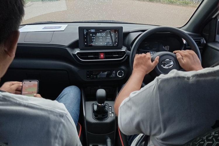 Daihatsu Rocky, desain modern, SUV Facelift, performa responsif, Daihatsu Rocky Facelift: Desain Sporty Dengan Sentuhan Nuansa Baru