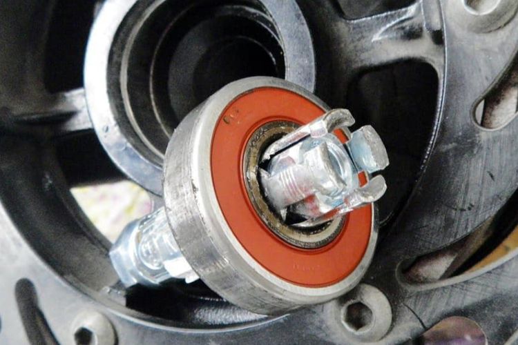 motor matik, kaki-kaki, cuci motor, sokbreker depan, bearing roda, as sokbreker, Kenali Faktor Penyebab Kerusakan Kaki-Kaki Motor Matik
