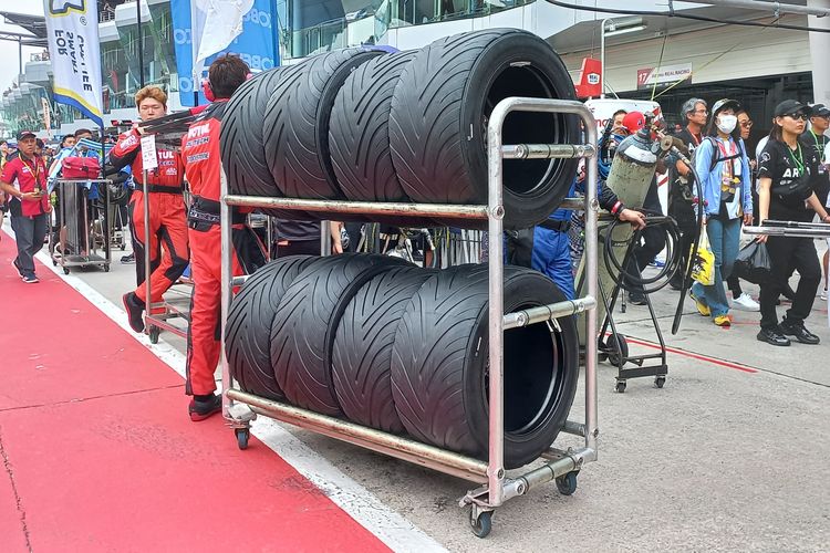 Ban balap, ban balap, Tatsuya Uchida, Bridgestone, Ban Balap, bridgestone, performa trek, Mengapa Ban Balap Tidak Cocok untuk Jalan Raya?