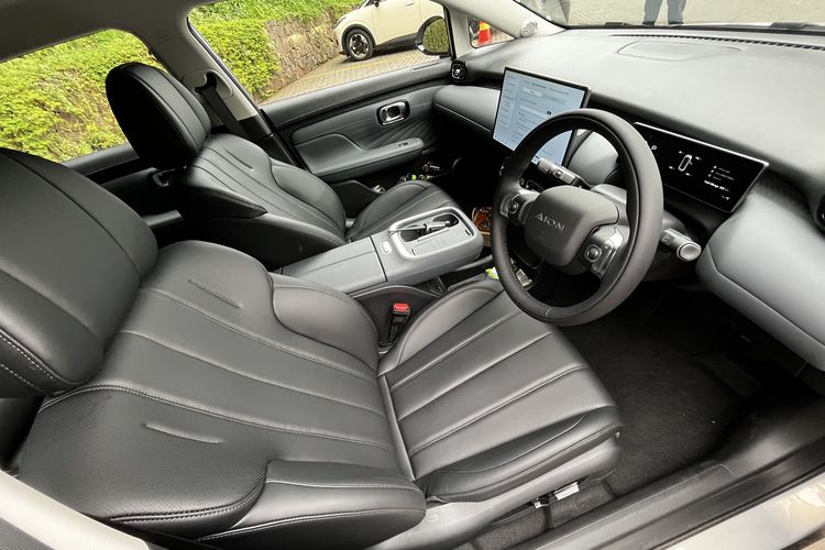 mobil listrik, aion ut, GAC Aion UT, Aion UT Meluncur di Bandung, Harga mulai Rp 327 Juta