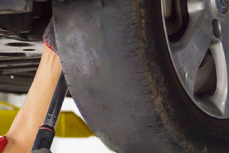 ban mobil, harga ban mobil, Ban mobil, ban botak, ganti ban mobil, Sering Hujan Jangan Pakai Ban Botak, Cek Harga Ban Mobil Juni 2025