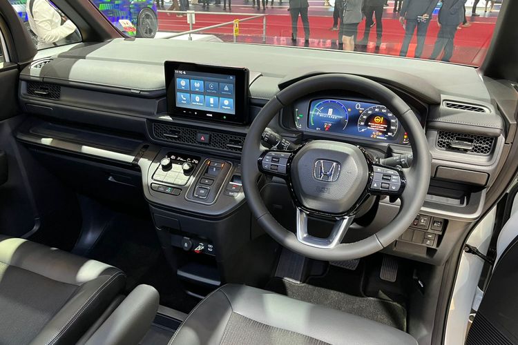 Honda Step WGN e:HEV, GIIAS 2025, keluarga modern, MPV Hybrid, Keluarga Modern, Spesifikasi dan Fitur Unggulan Honda Step WGN e:HEV