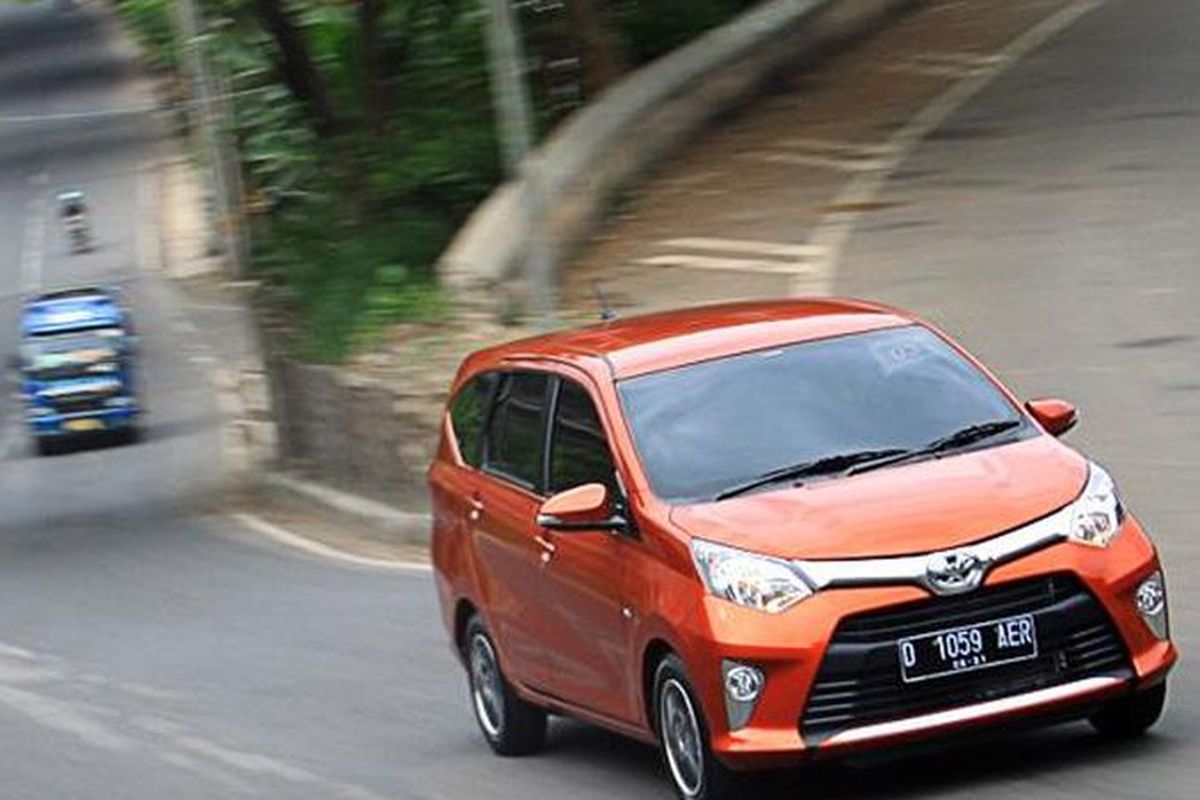 Kebiasaan Mematikan AC Mobil Saat Menanjak: Apa Kata Ahli?