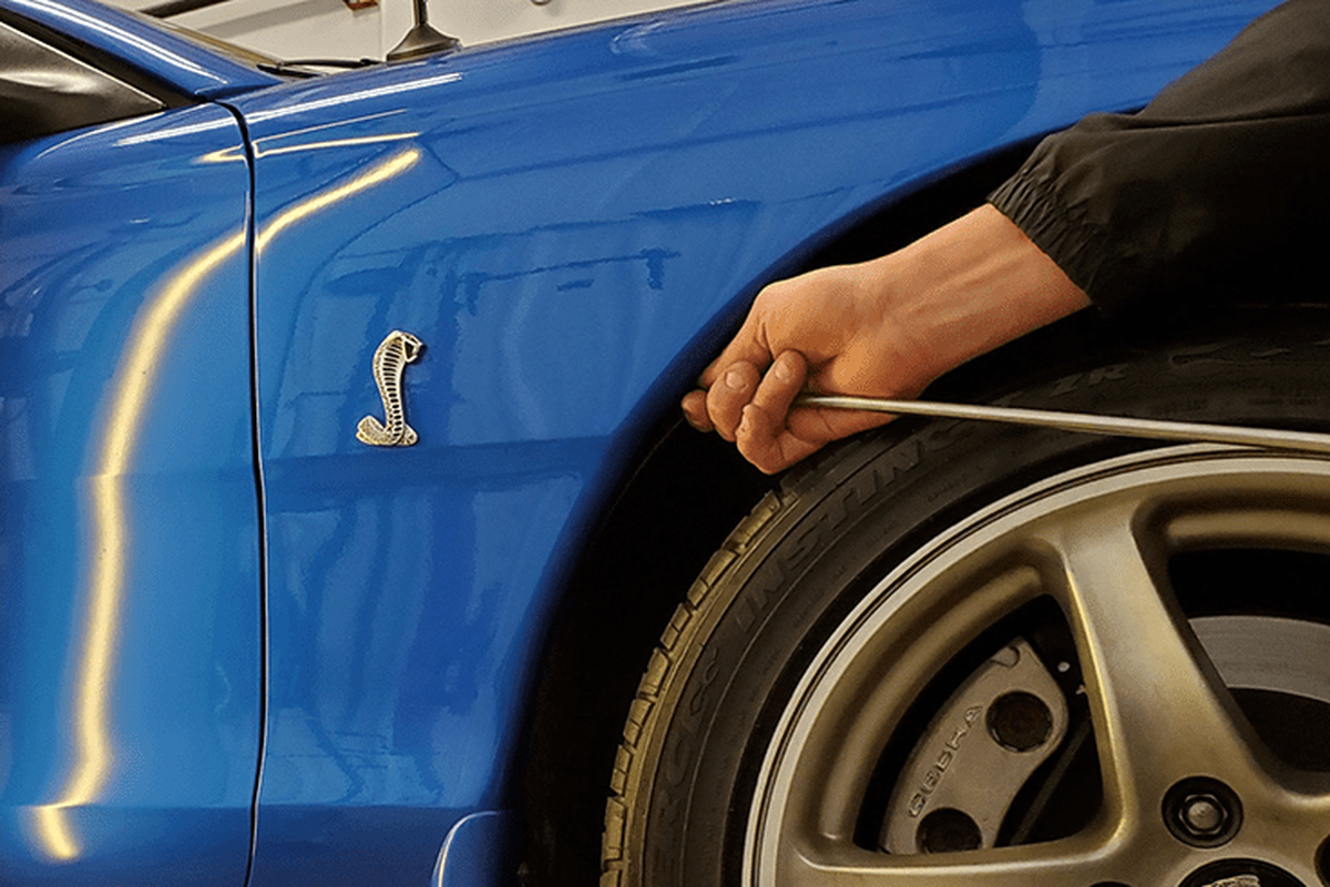 Plus Minus Perbaiki Penyok Mobil dengan Teknik PDR