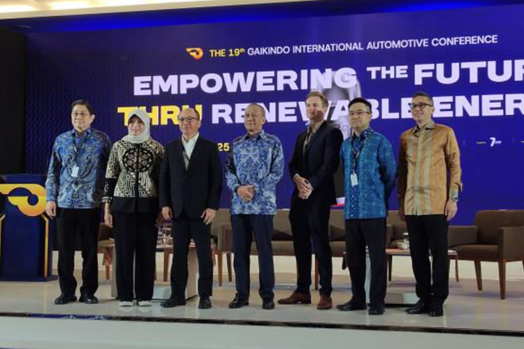 kendaraan listrik, industri otomotif, Transisi energi, subsidi mobil listrik, Transisi Energi, Kendaraan listrik, Kendaraan Listrik Bisa Guncang Industri Otomotif Nasional