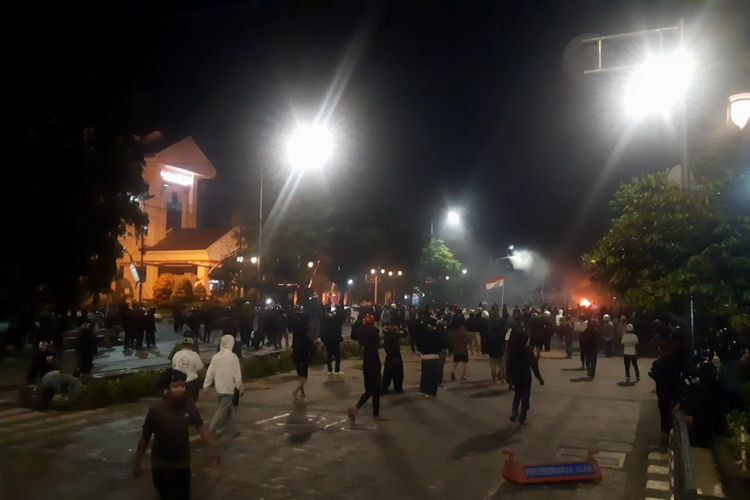 demo, Dishub, dishub solo, Unjuk Rasa Solo, halte bst, Cek Lokasi Halte BST Solo yang Rusak Akibat Unjuk Rasa