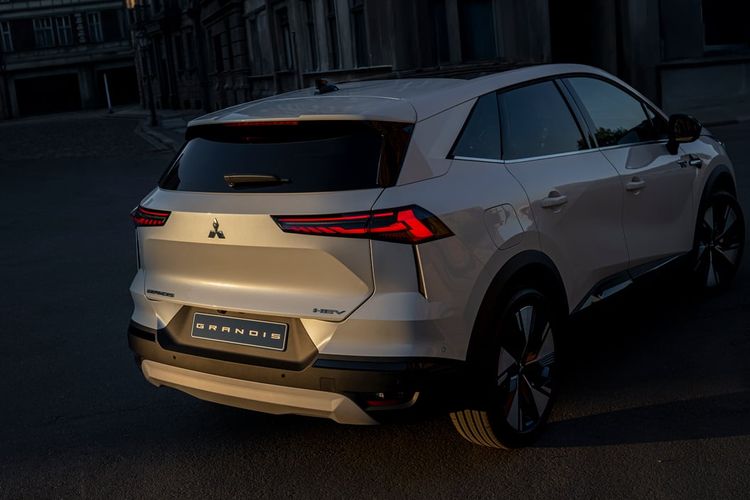 Mitsubishi, Grandis, SUV ringkas, hybrid, full hybrid, Hybrid, suv ringkas, mild hybrid, Mitsubishi Grandis Lahir Lagi, Berubah Jadi SUV