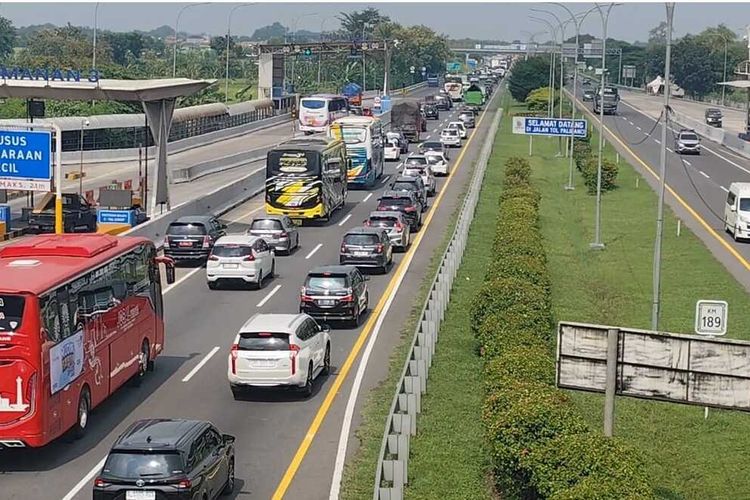 arus mudik, Mudik Lebaran, Road Safety Association, lajur kanan, Waspada, Fenomena Bus di Lajur Kanan saat Mudik Lebaran