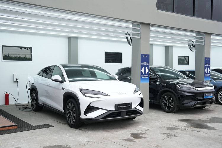 baterai, premium, mobil listrik, Posko Mudik, pengisian daya, mudik Lebaran 2025, Perdana, BYD Kawal Konsumen Hadirkan Posko Mudik Lebaran 2025