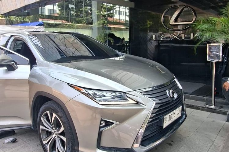 Lexus, Lexus RX 300, RX 300, BBM oplosan, lexus mogok, Lexus Mogok Usai Isi Pertamax, Benarkah karena BBM Kotor?