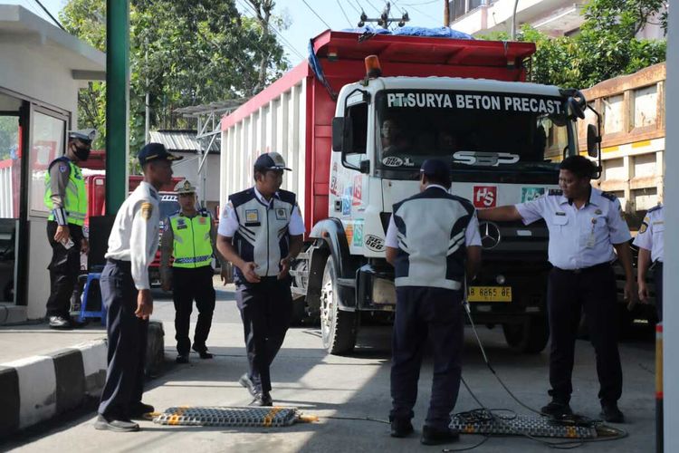 Aptrindo, Korlantas, Tim Penegakan Hukum Kelebihan Dimensi dan Muatan, ODOL, truk ODOL, korlantas polri, Truk ODOL, Korlantas Bentuk Tim KDM Berantas ODOL, Ini Kata Pengusaha Truk