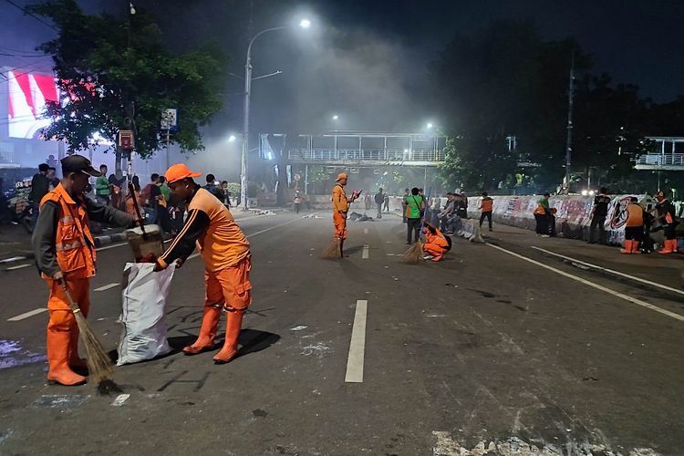 transjakarta, Halte transjakarta, Toyota Astra Motor, Transportasi umum, Halte Senen Toyota Rangga, Halte Transjakarta Senen Toyota Rangga Dibakar Massa, Ini Kata Toyota