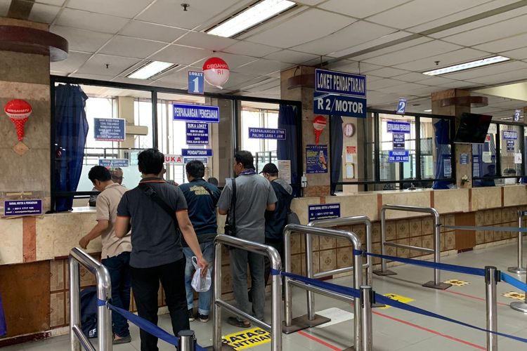 Pajak Kendaraan, BBNKB, pajak kendaraan, Samsat Jakarta, otomotif, kendaraan bermotor, samsat jakarta, pemutihan pajak kendaraan, samsat dki, Pajak Kendaraan Bermotor (PKB), Tunggakan Pajak Kendaraan Lebih dari Setahun Wajib Urus di Samsat Induk