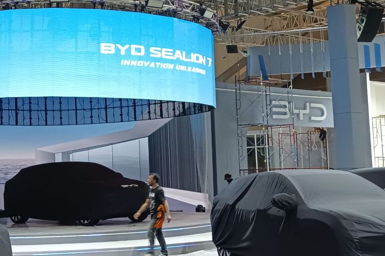 inovasi teknologi, sektor otomotif, persaingan harga, kendaraan energi baru, Strategi China Mengatasi Perang Harga dan Pertumbuhan Otomotif