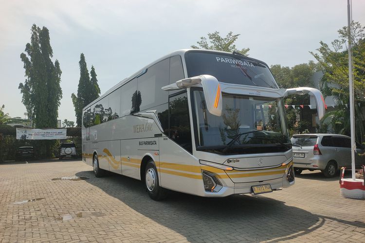 bus pariwisata, interior bus, medium bus, desain bus, kabin bus, Bus Terbaru White Horse Punya Penutup Tangga Otomatis