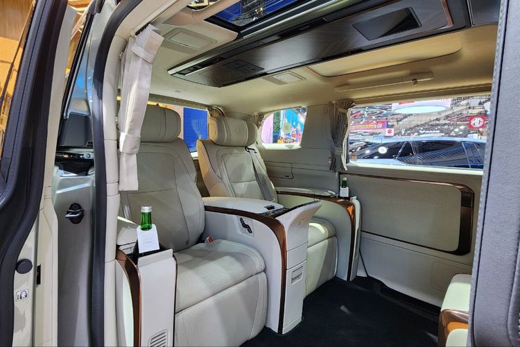Hotman Paris, mobil mewah, Lexus, GIIAS 2025, Semewah Apa MPV Premium Rp 2,8 Miliar yang Dilirik Hotman Paris