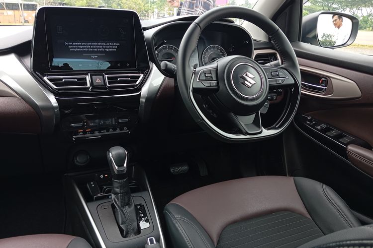 kenyamanan berkendara, suzuki fronx sgx, kendaraan perkotaan, mesin mild hybrid, Pengalaman Berkendara dengan Suzuki Fronx SGX di Lalu Lintas Jakarta