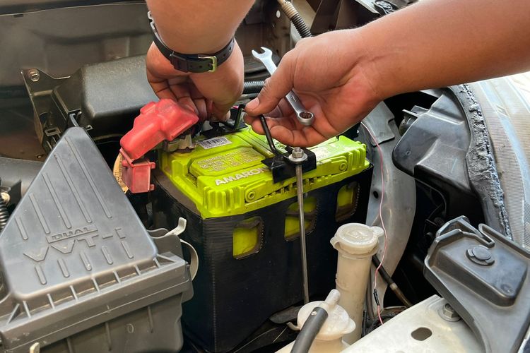 aki mobil, Perawatan Mobil, sistem kelistrikan, alternator, Kenapa Saat Alternator Rusak Bisa Bikin Mobil Mogok?