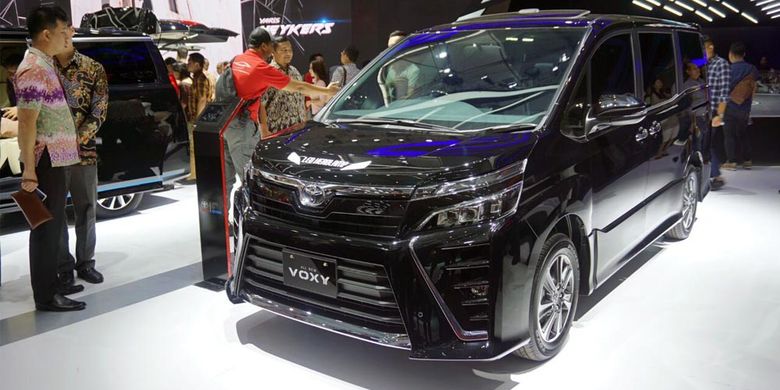toyota voxy, Mobil Keluarga, Dirly Idol, pengalaman berkendara, Pengalaman Dirly Idol Pakai Toyota Voxy Selama 5 Tahun