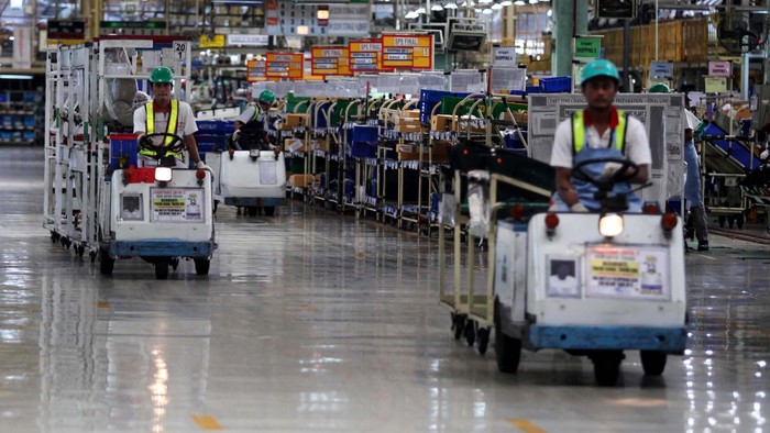 Pasar Mobil Lesu, Segini Jumlah PHK di Industri Komponen