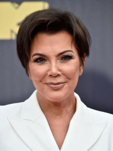 Array,Kris Jenner Tampil 10 Tahun Lebih Muda dengan Wajah Baru, Oplas Rp 2 Miliar
