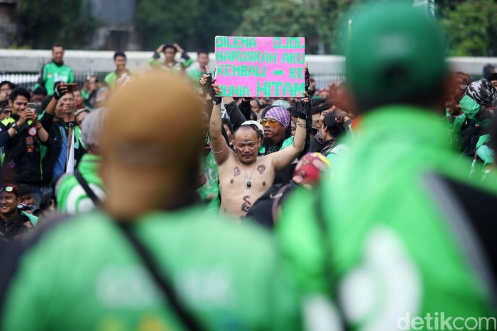Ojol 'Kepung' Istana-Gedung DPR Besok, Ini 7 Tuntutannya