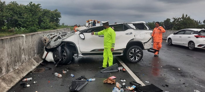 Array,Pokoknya Jangan Ngebut Pakai Pajero-Fortuner di Tol kalau Mau Panjang Umur!