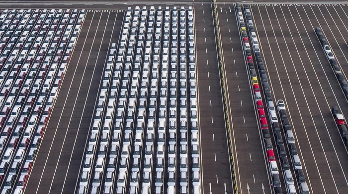 Penjualan Mobil Bensin Mulai Tergerus Mobil Listrik, Segini Penurunannya